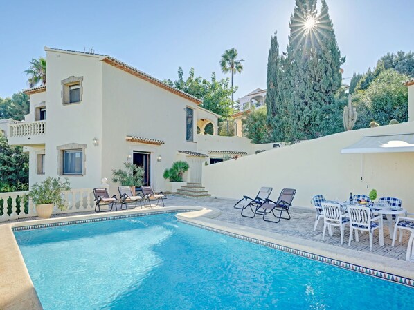 Water, Sky, Property, Swimming Pool, Plant, White, Azure, Tree, Building, Chair