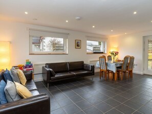 Furniture, Couch, Table, Wood, Lighting, Interior Design, Comfort, Lamp, Living Room, Flooring