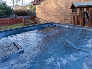 Wasser, Eigentum, Schwimmbad, Pflanze, Gewässer, Holz, Freizeit, Verbundwerkstoff, Landschaft