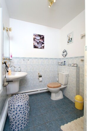 Zapfhahn, Armatur, Sinken, Eigentum, Spiegel, Bad Sink, Lila, Blau, Badezimmer, Gebäude