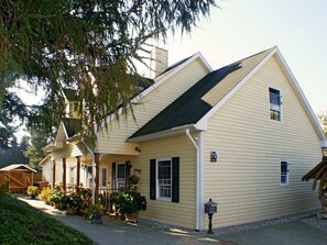 Plante, Ciel, Bâtiment, Fenêtre, Arbre, Maison, Chalet, Siding, Quartier, Zone Résidentielle