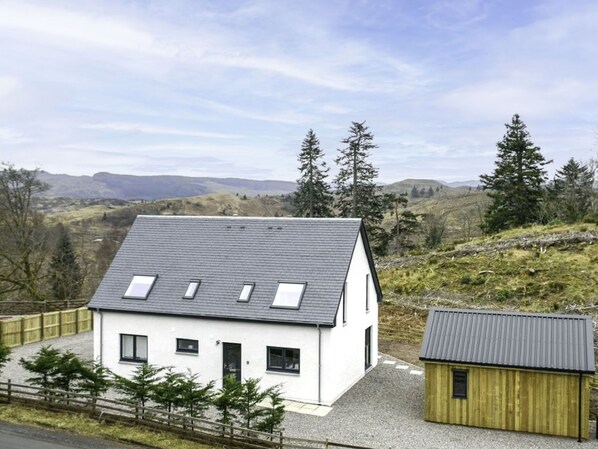 Ciel, Nuage, Plante, Bâtiment, Propriété, Fenêtre, Montagne, Arbre, Maison, Lot Terre