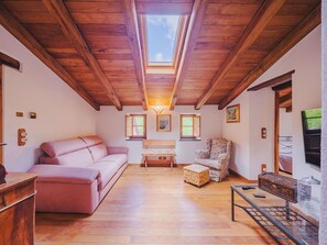 Couch, Building, Wood, Interior Design, Flooring, Picture Frame, Living Room, Floor, Comfort, Hall