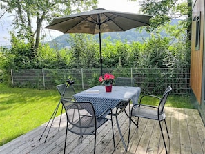 Tabelle, Möbel, Pflanze, Stuhl, Tisch Im Freien, Baum, Schatten, Gartenmöbel, Gebäude, Interior Design