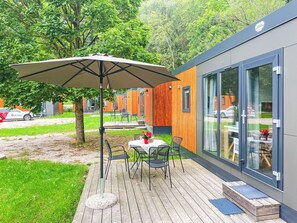 Möbel, Tabelle, Pflanze, Schatten, Gebäude, Botanik, Regenschirm, Gartenmöbel, Fenster, Baum