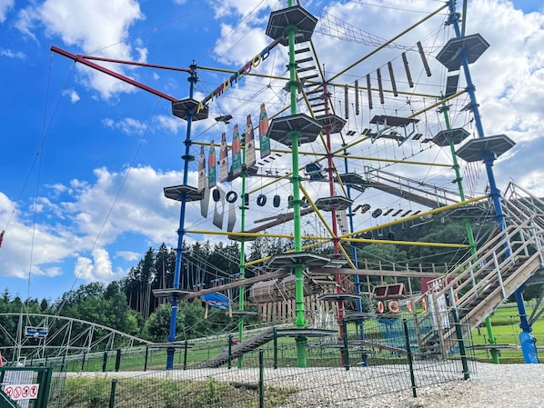 Wolke, Himmel, Pflanze, Elektrizität, Mast, Freileitungsbau, Pole, Baum, Stromversorgung