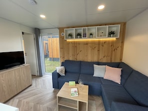 Couch, Möbel, Eigentum, Tabelle, Holz, Interior Design, Wohnzimmer, Studio Couch, Fussboden, Komfort