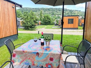 Tabelle, Möbel, Pflanze, Stuhl, Fenster, Gebäude, Grün, Tisch Im Freien, Schatten, Baum