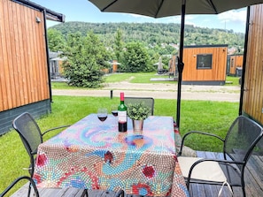 Table, Meubles, Plante, Chaise, Fenêtre, Bâtiment, Vert, Tableau De Plein Air, Ombre, Arbre