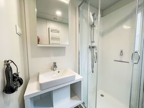 Armatur, Sinken, Zapfhahn, Badezimmer, Dusche, Duschkopf, Bad Sink, Spiegel, Brausenstange