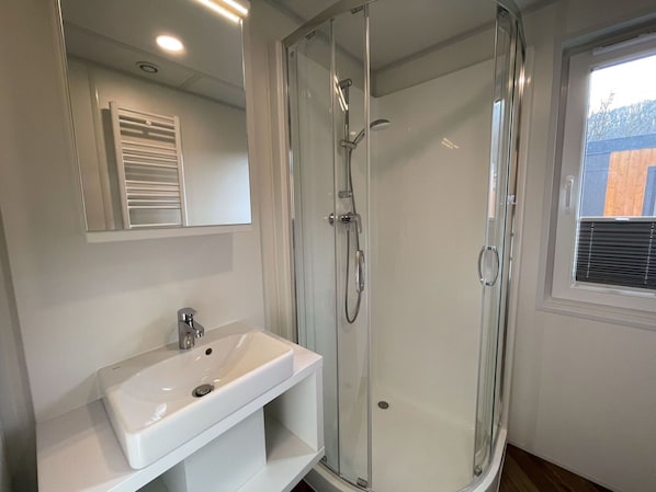 Plumbing Fixture, Tap, Mirror, Sink, Bathroom Sink, Shower Door, Shower Head, Shower, Bathroom