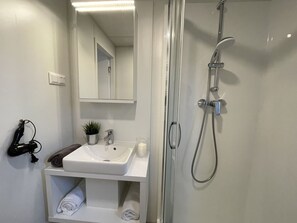 Spiegel, Zapfhahn, Armatur, Sinken, Bad Sink, Badezimmer, Duschkopf, Fussboden, Brausenstange, Installation