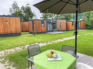 Pflanze, Tabelle, Möbel, Grün, Stuhl, Schatten, Baum, Gartenmöbel, Tisch Im Freien, Gras
