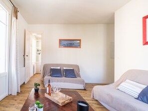 Möbel, Tabelle, Bilderrahmen, Komfort, Couch, Holz, Interior Design, Wohnzimmer, Flooring, Fussboden