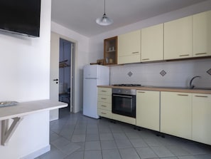 Cabinetry, Property, Countertop, Furniture, Building, Kitchen Stove, Drawer, Wood, Interior Design, Kitchen