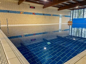 Water, Light, Blue, Rectangle, Swimming Pool, Line, Flooring, Floor, Wall, Composite Material