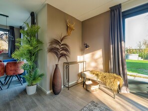 Plant, Furniture, Flowerpot, Houseplant, Building, Green, Azure, Wood, Comfort, Window
