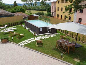 Plante, Bâtiment, Fenêtre, Lot Terre, Design Urbain, Ombre, Herbe, Mobilier De Jardin, Maison, Loisir