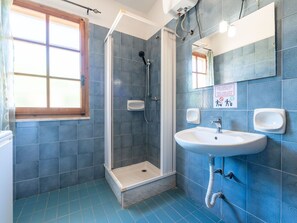 Zapfhahn, Spiegel, Sinken, Armatur, Bad Sink, Fenster, Badezimmer, Azurblau, Lila