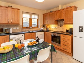 Cabinetry, Countertop, Furniture, Property, Kitchen Appliance, Wood, Kitchen Stove, Home Appliance, Kitchen, Interior Design