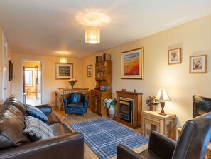 Picture Frame, Property, Table, Azure, Wood, Comfort, Couch, Interior Design, Flooring, Living Room