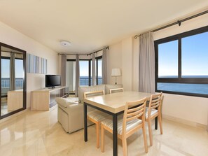 Tabelle, Möbel, Eigentum, Gebäude, Fenster, Stuhl, Holz, Interior Design, Flooring, Wohnzimmer
