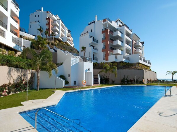 Plante, L'Eau, Nuage, Ciel, Bâtiment, Piscine, Arbre, Ombre, Design Urbain, Loisir