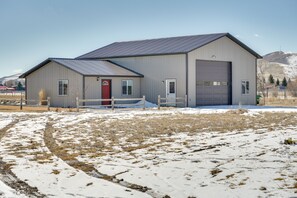 Exterior | Single-Story Home | Mountain Views