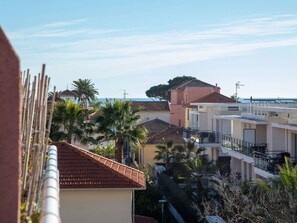 Plante, L'Eau, Nuage, Ciel, Bâtiment, Piscine, Arbre, Ombre, Design Urbain, Loisir