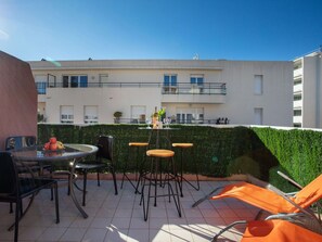 Plante, L'Eau, Nuage, Ciel, Bâtiment, Piscine, Arbre, Ombre, Design Urbain, Loisir