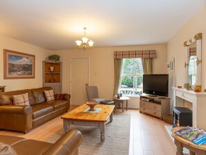 Bilderrahmen, Tabelle, Eigentum, Möbel, Interior Design, Holz, Couch, Wohnzimmer, Fenster, Zimmerpflanze