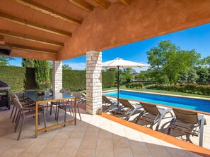 Propriété, Meubles, Ombre, Ciel, Plante, Pot De Fleur, Chaise, Mobilier De Jardin, Architecture, Design Intérieur