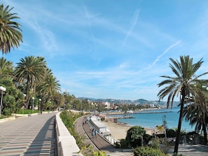 Ciel, Nuage, L'Eau, Plante, Jour, Arbre, Bleu Azur, Arecales, Bâtiment, Plan D'Eau