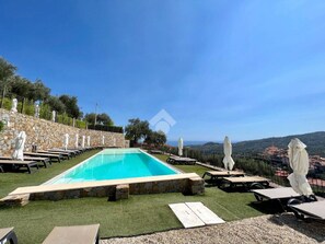 Plant, Water, Cloud, Sky, Building, Swimming Pool, Tree, Shade, Urban Design, Leisure