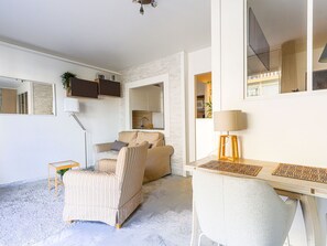 Propriété, Meubles, Cadre, Bois, Éclairage, Design Intérieur, Confort, Sol, Salon, Sol