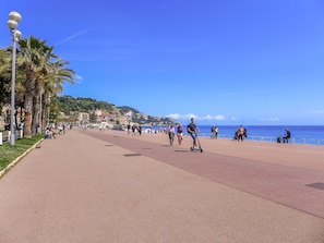 Ciel, L'Eau, Bleu Azur, Plante, Plage, Arbre, Cotiers Et Relief Océaniques, Éclairage Public