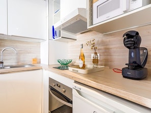 Cabinetry, Propriété, Bâtiment, Cuisine, Comptoir, Appareil De Cuisine, Cuisinière, Design Intérieur, Électroménager, Bois