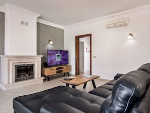 Eigentum, Möbel, Couch, Komfort, Tabelle, Wohnzimmer, Interior Design, Beleuchtung, Gebäude, Fussboden