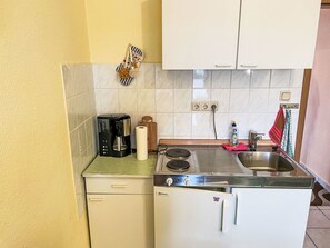 Spüle, Cabinetry, Eigentum, Zapfhahn, Sinken, Countertop, Herd, Küchengerät, Küche, Haushaltsgerät