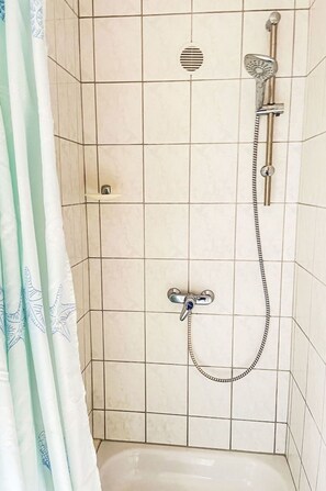 Armatur, Eigentum, Fotografieren, Badezimmer, Zapfhahn, Badewanne, Interior Design, Fussboden