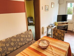 Komfort, Gebäude, Holz, Fernsehen, Interior Design, Wohnzimmer, Fussboden, Flooring, Fenster, Hartholz
