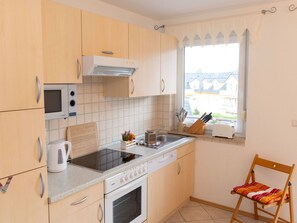 Cabinetry, Eigentum, Countertop, Spüle, Sinken, Küche, Herd, Küchengerät, Fenster, Haushaltsgerät
