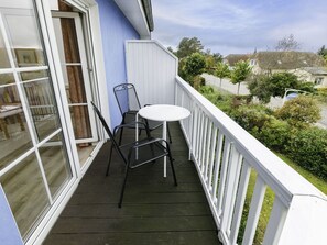 Plant, Sky, Building, Water, Property, Azure, Shade, Umbrella, Outdoor Furniture, Interior Design