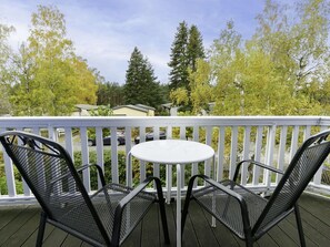 Pflanze, Himmel, Gebäude, Wasser, Eigentum, Azurblau, Schatten, Regenschirm, Gartenmöbel, Interior Design