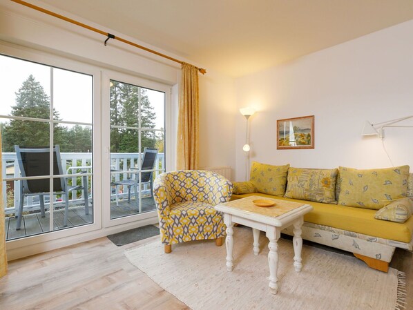 Pflanze, Himmel, Gebäude, Wasser, Eigentum, Azurblau, Schatten, Regenschirm, Gartenmöbel, Interior Design