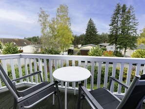 Pflanze, Himmel, Gebäude, Wasser, Eigentum, Azurblau, Schatten, Regenschirm, Gartenmöbel, Interior Design