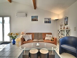 Plante, Ciel, Bâtiment, L'Eau, Propriété, Bleu Azur, Ombre, Parapluie, Mobilier De Jardin, Design Intérieur