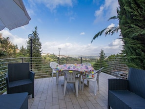 Plante, Ciel, Bâtiment, L'Eau, Propriété, Bleu Azur, Ombre, Parapluie, Mobilier De Jardin, Design Intérieur