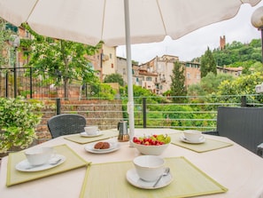 Meubles, Table, Chaise, Table Cuisine Et Salle A Manger, Tableau De Plein Air, Mobilier De Jardin, Plante D'Appartement, Table Basse, Balcon, Eco Hôtel
