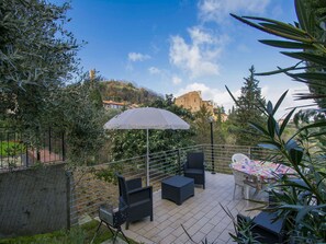 Plante, Ciel, Bâtiment, L'Eau, Propriété, Bleu Azur, Ombre, Parapluie, Mobilier De Jardin, Design Intérieur